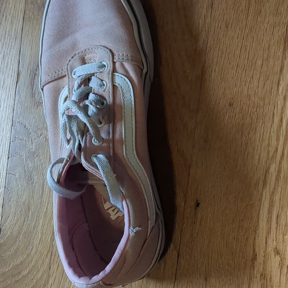 Vans - Picture 2 of 6